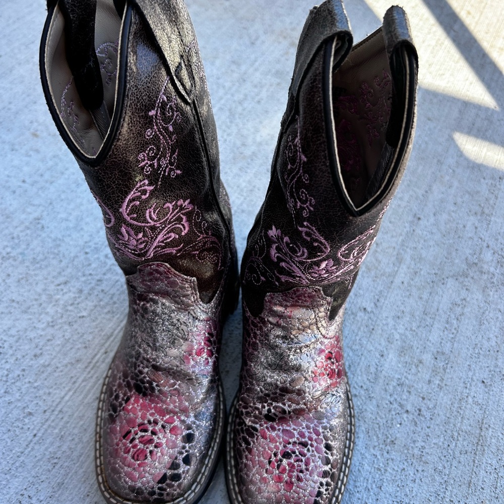 Girls/kids Black and Pink Western Boots